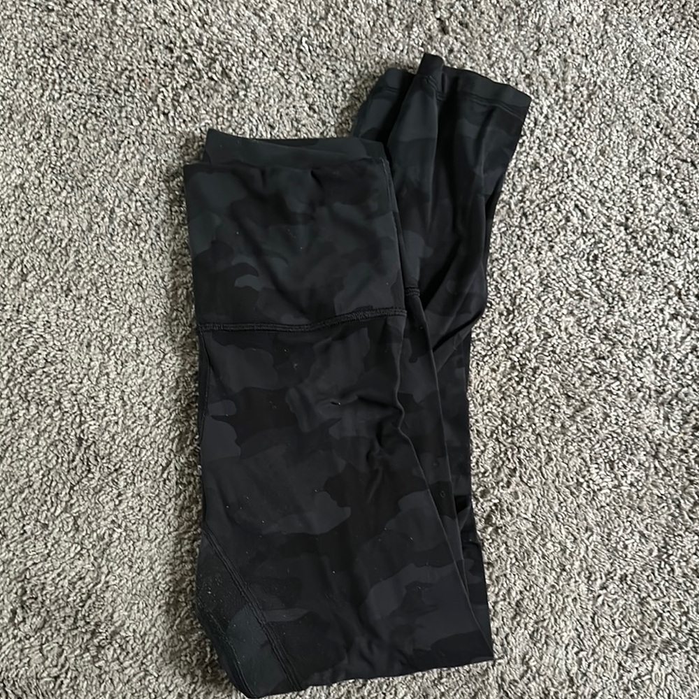 Women’s Camo Black lululemon Leggings size 6